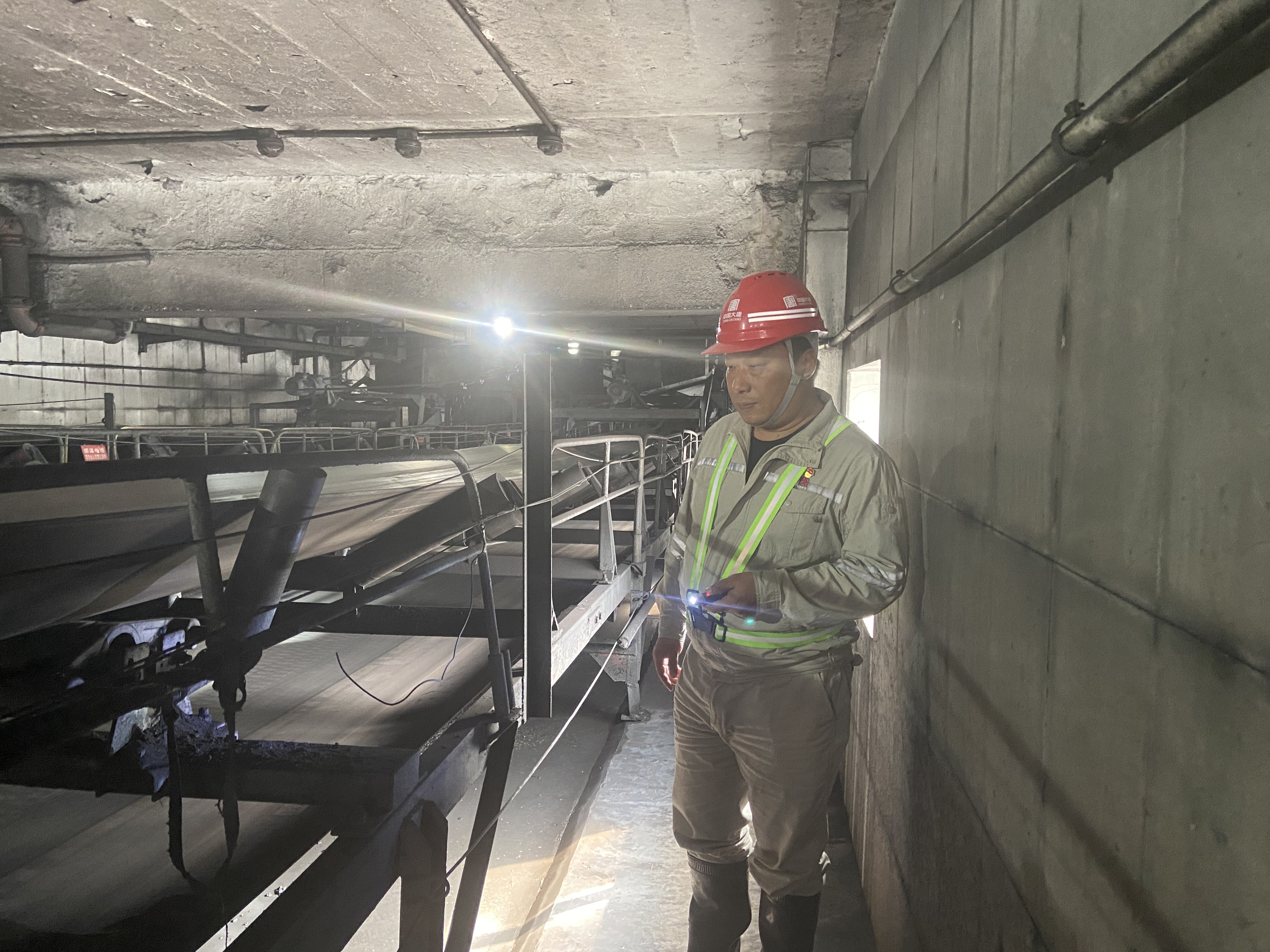 1716878160260062966.jpg 檢查輸煤系統設備,排查火災隱患.jpg